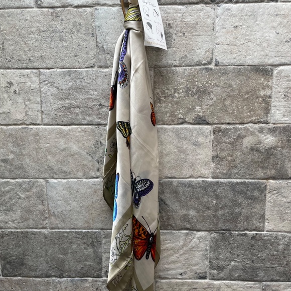 ❤️ ANTHROPOLOGIE BUTTERFLY PRINTED HEAD SCARF PURSE SCARF NEW - Picture 4 of 5